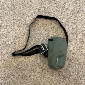 NWT Corkcicle sling-Olive color